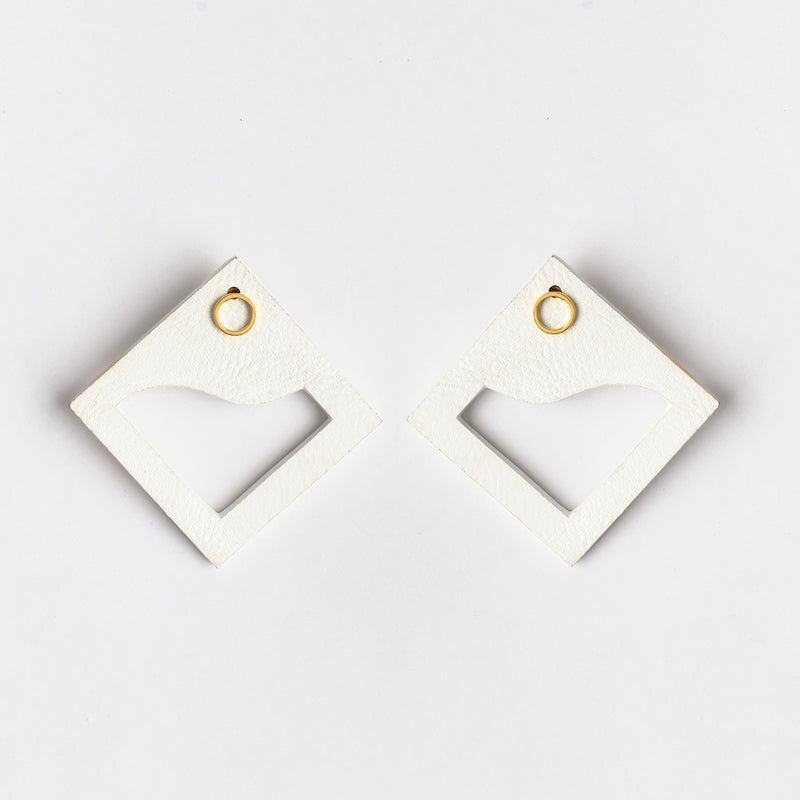 ENNUI WHITE EARRING GOLD LOOP - siddhantagrawal